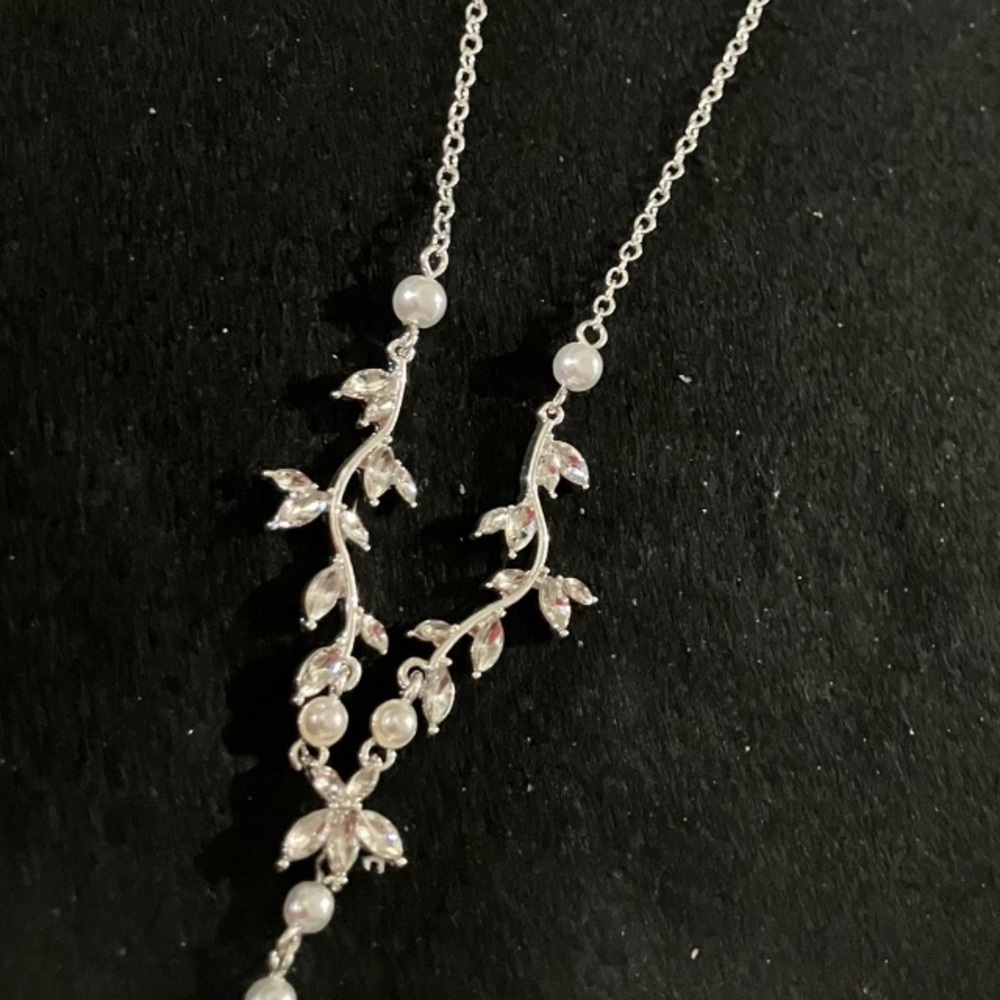 Avon Silver Leaf Necklace with Pearls